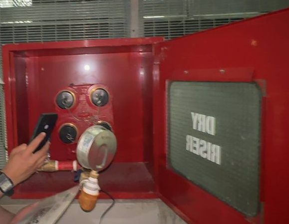 Open dry riser inlet box